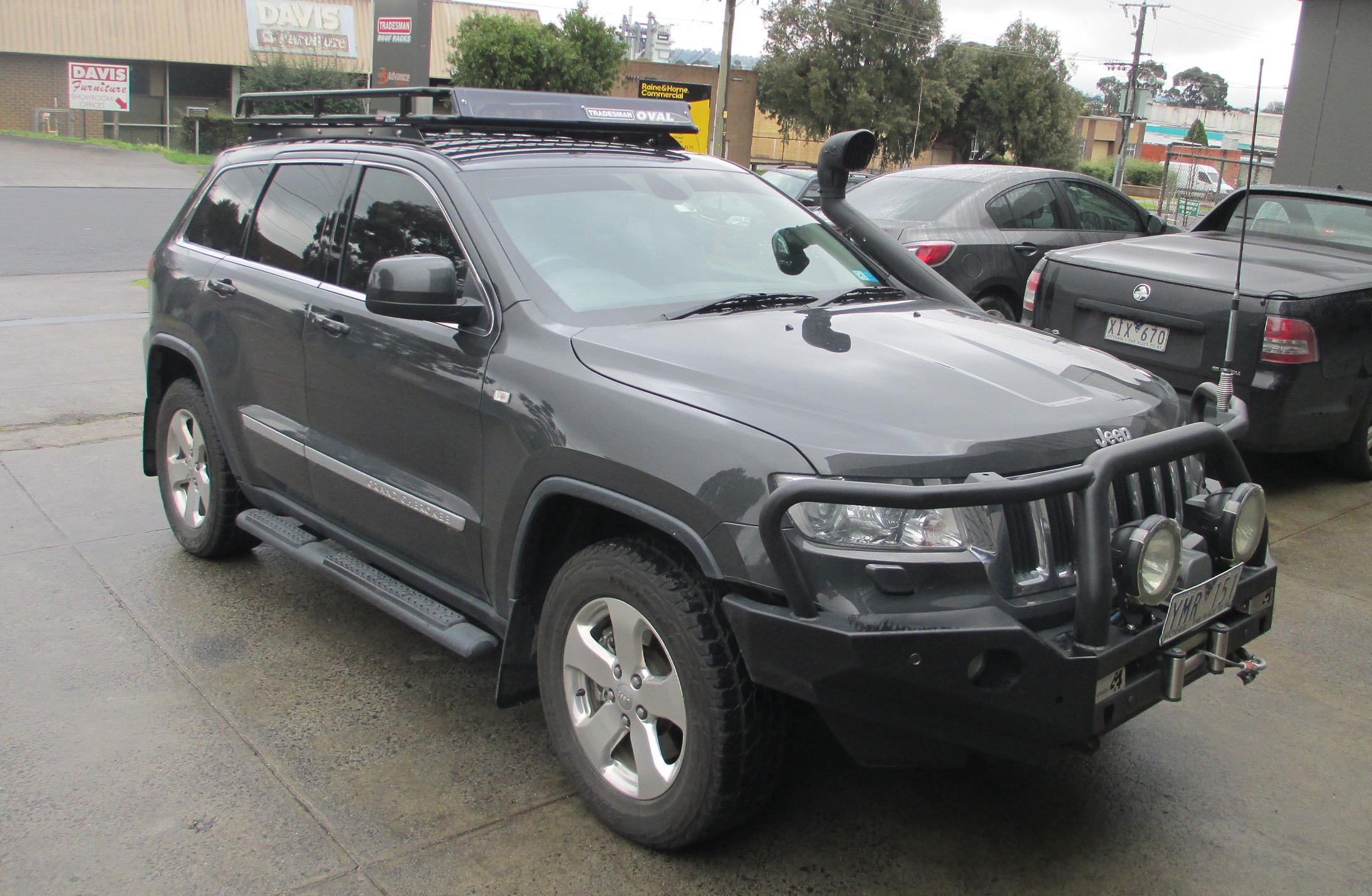 Oval Steel platform for the Jeep Cherokee and Grand Cherokee WK2 Wagon